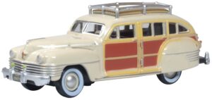 Oxford Diecast 87CB42003 Chrysler T & C Woody Wagon 1942 Catalina Tan - 1:87 Scale