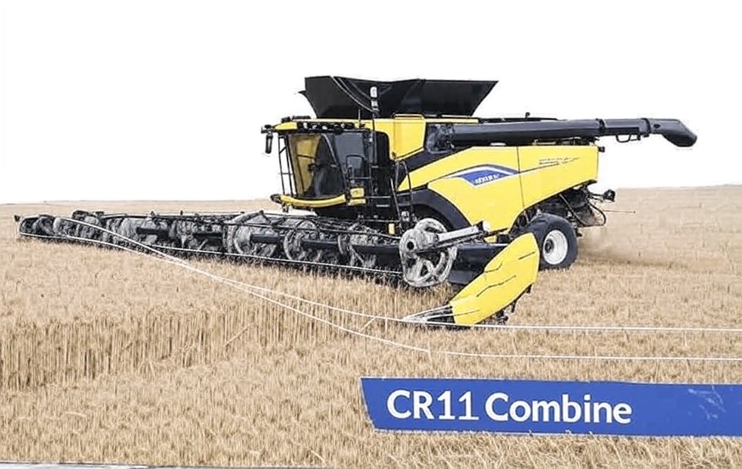 Britains BRI 43403 New Holland CR11 Combine - 1:32 Scale