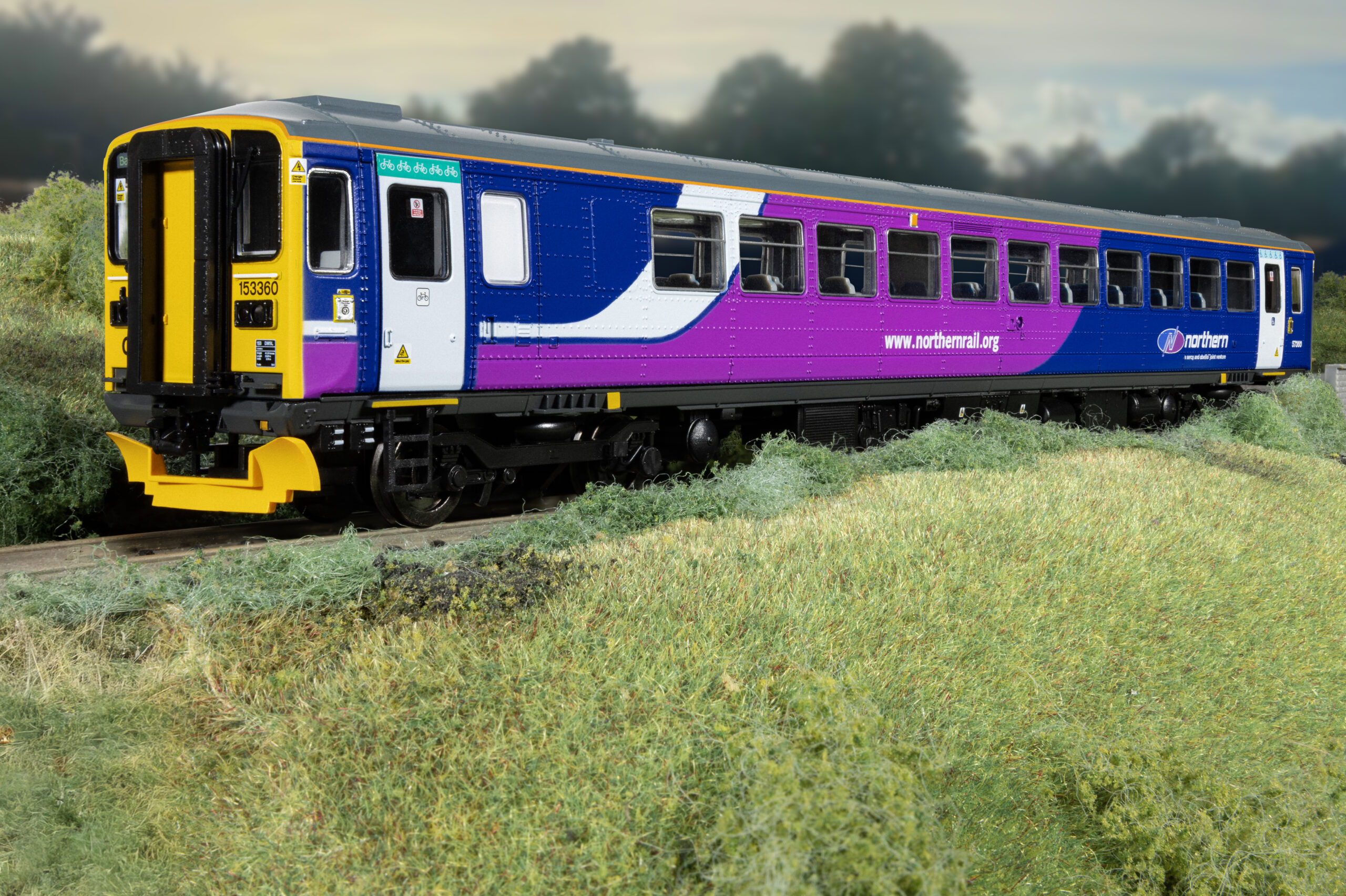 Hornby R30427 Northern Rail - Class 153 - '153360' DCC READY - OO Gauge