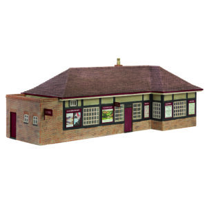 Scenecraft 44-1013A Rural Station - Maroon & Cream - 1:76 (OO) Gauge