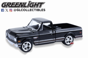 Greenlight - GL30546 Chevy Cheyenne C10 Short Bed 1972 - Black - 1:64 Scale