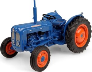 Universal Hobbies UNI 6270 Fordson Dexta 1960 -  1:32 Scale