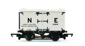Hornby R60350 RailRoad Refrigerator Wagon - OO Gauge