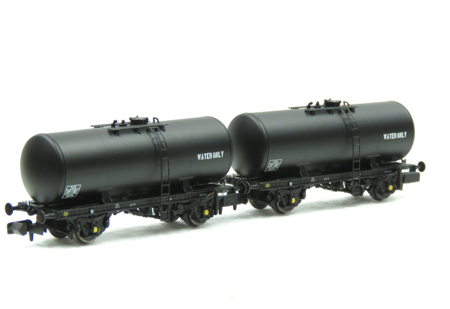 Revolution Trains - N Gauge | 35t Class A Tank in Chipmans Weedkiller ...