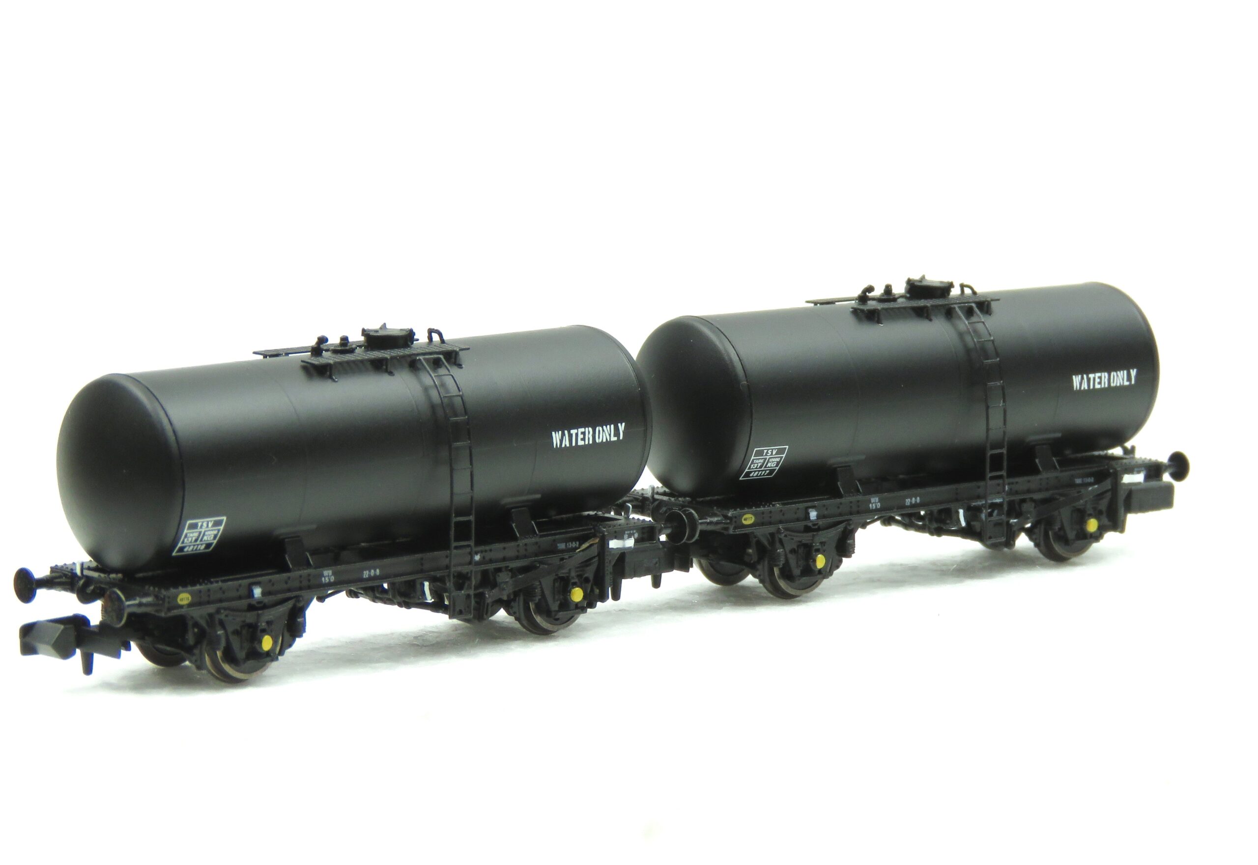 Revolution Trains 35t Class A Tank N Gauge in Chipmans Weedkiller Train Water only Black Livery N35TA-206A TWIN PACK
