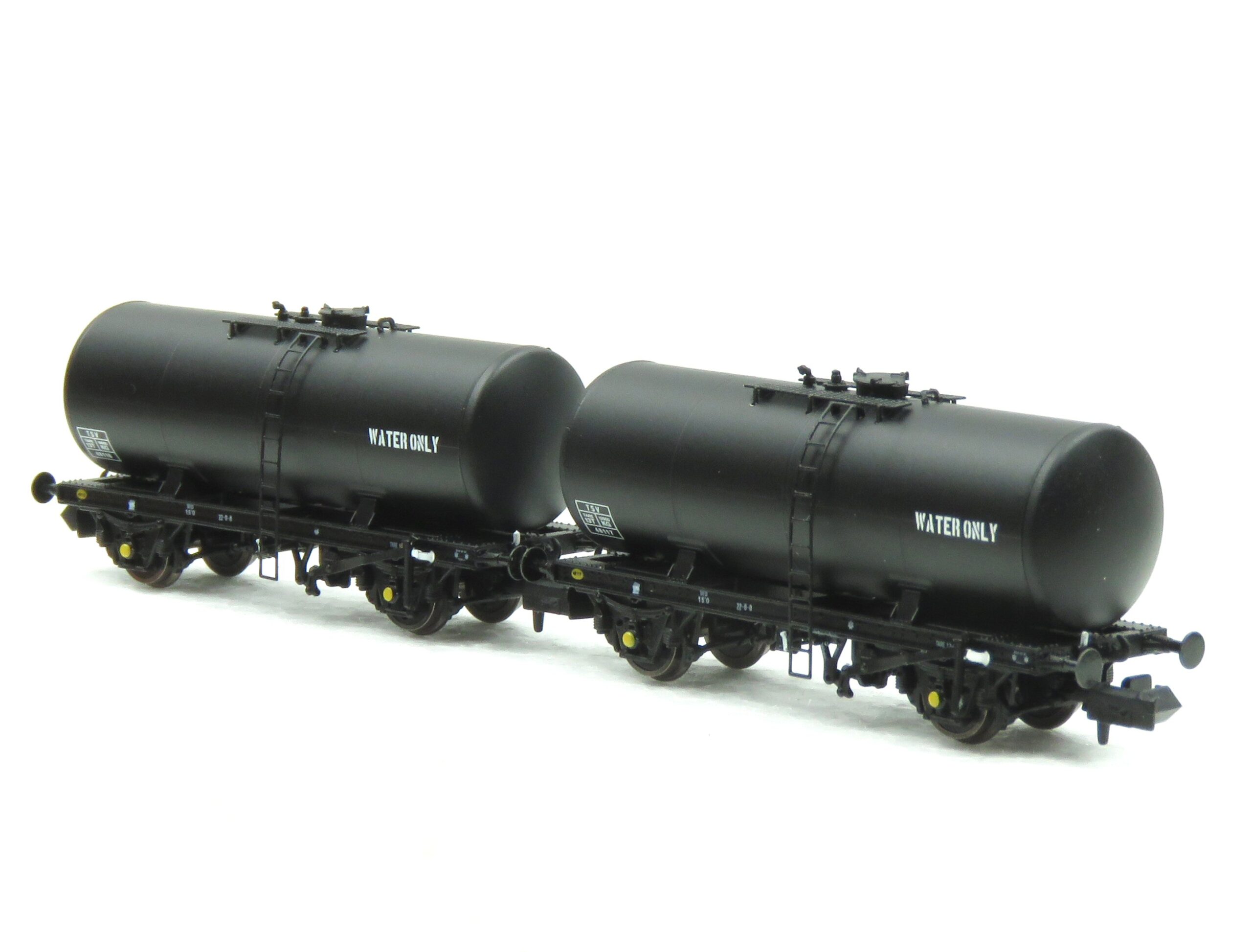 Revolution Trains 35t Class A Tank N Gauge in Chipmans Weedkiller Train Water only Black Livery N35TA-206A TWIN PACK