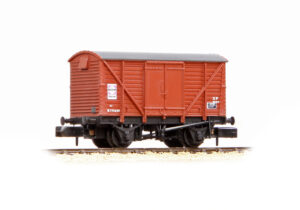 Graham Farish 377-628C BR 12T Ventilated Van with Plywood Doors BR Bauxite (Late) 'BOCM Animal Feeds' - N Gauge