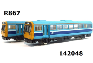 Hornby R867P2 Class 142 2-Car DMU 142048 In BR Provincial Sector Livery OO Gauge PREOWNED VERY POOR RUNNER R867P2