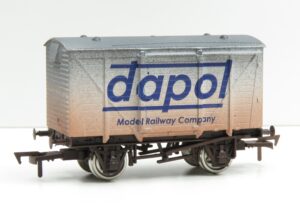 Dapol 4F-011-194 Ventilated Van Dapol Present Logo Weathered Finish OO Gauge