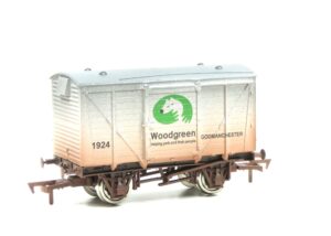 Dapol 4F-011-189 Ventilated Van Woodgreen Animal Charity Wagon OO Gauge WEATHERED FINISH