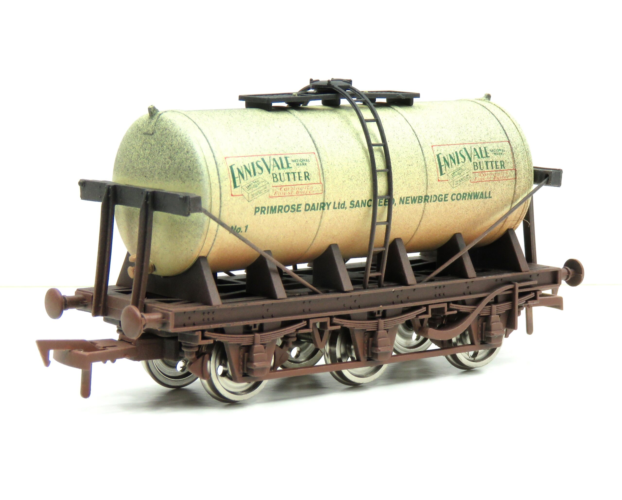 Dapol 4F-031-150, 6 Wheel Milk Tanker Ennis Vale Butter Weathered Finish OO Gauge