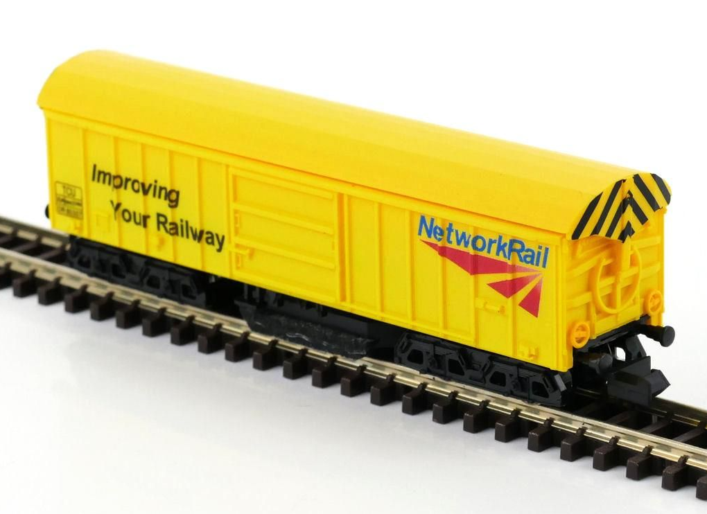 Gaugemaster Collection GM2420101 - Track Cleaning Wagon Network Rail N Gauge
