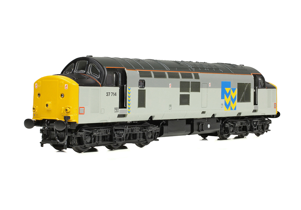 Graham Farish 372-111 Class 37/7 37714 BR Railfreight Metals Sector - N Gauge