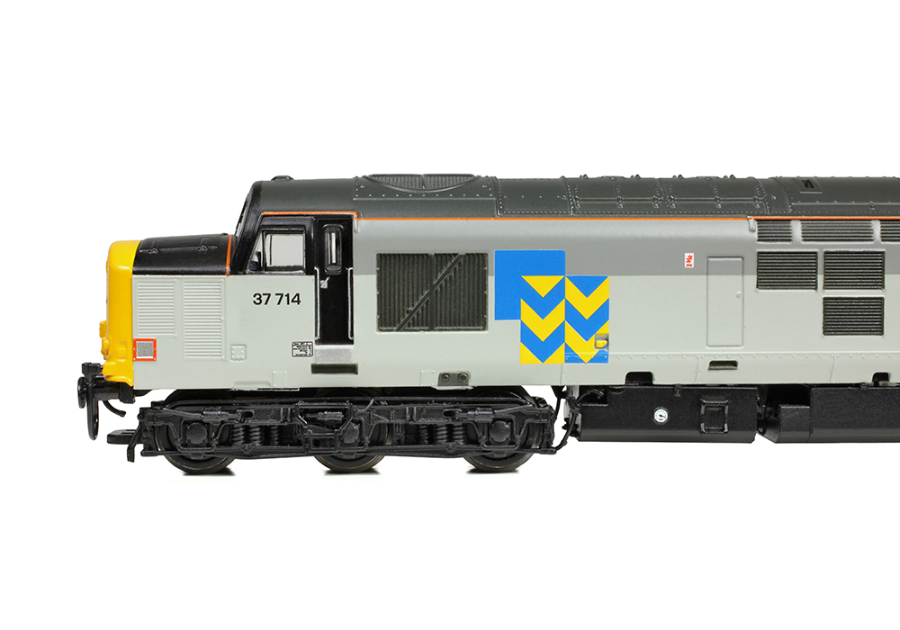Graham Farish 372-111 Class 37/7 37714 BR Railfreight Metals Sector - N Gauge