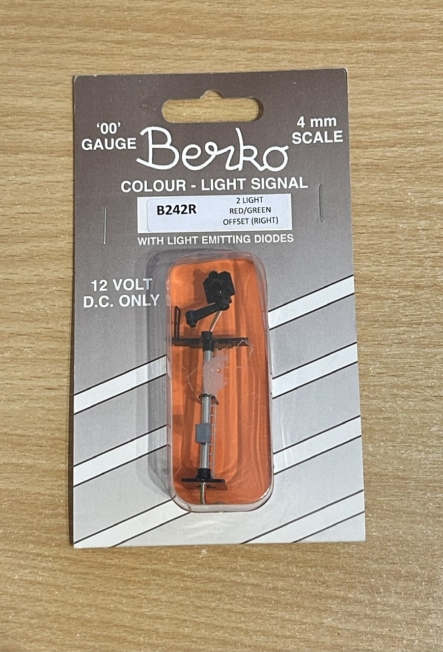 Berko Signal B242R 2 Aspect Red and Green offset to the right OO GAUGE