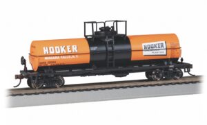 Bachmann USA 75807 Chemical Tank Car - Hooker Chemicals #15688 W/Large Dome - HO Gauge