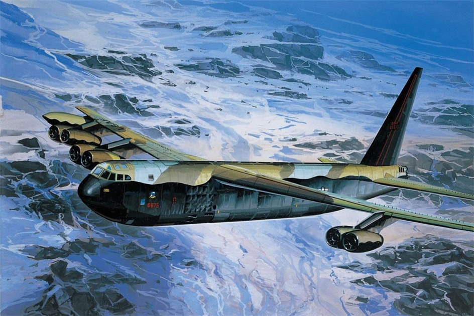 Academy PKAY12632 US Air Force B-52D Stratofortress Heavy Bomber Aircraft - 1:144 Scale