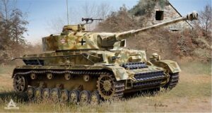 Academy PKAY13432 German Army PzKpfw IV Ausf H Medium Tank - 1:72 Scale