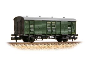 Graham Farish 374-418 SR PLV Passenger Luggage Van SR Maunsell Green - N Gauge