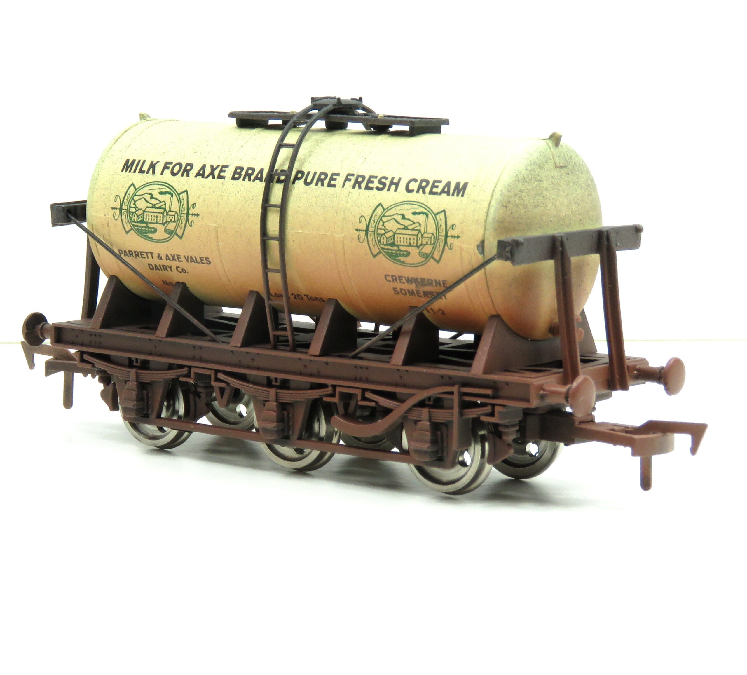 Dapol 4F-031-148, 6 Wheel Milk Tanker Axe Brand Cream Weathered Finish OO Gauge