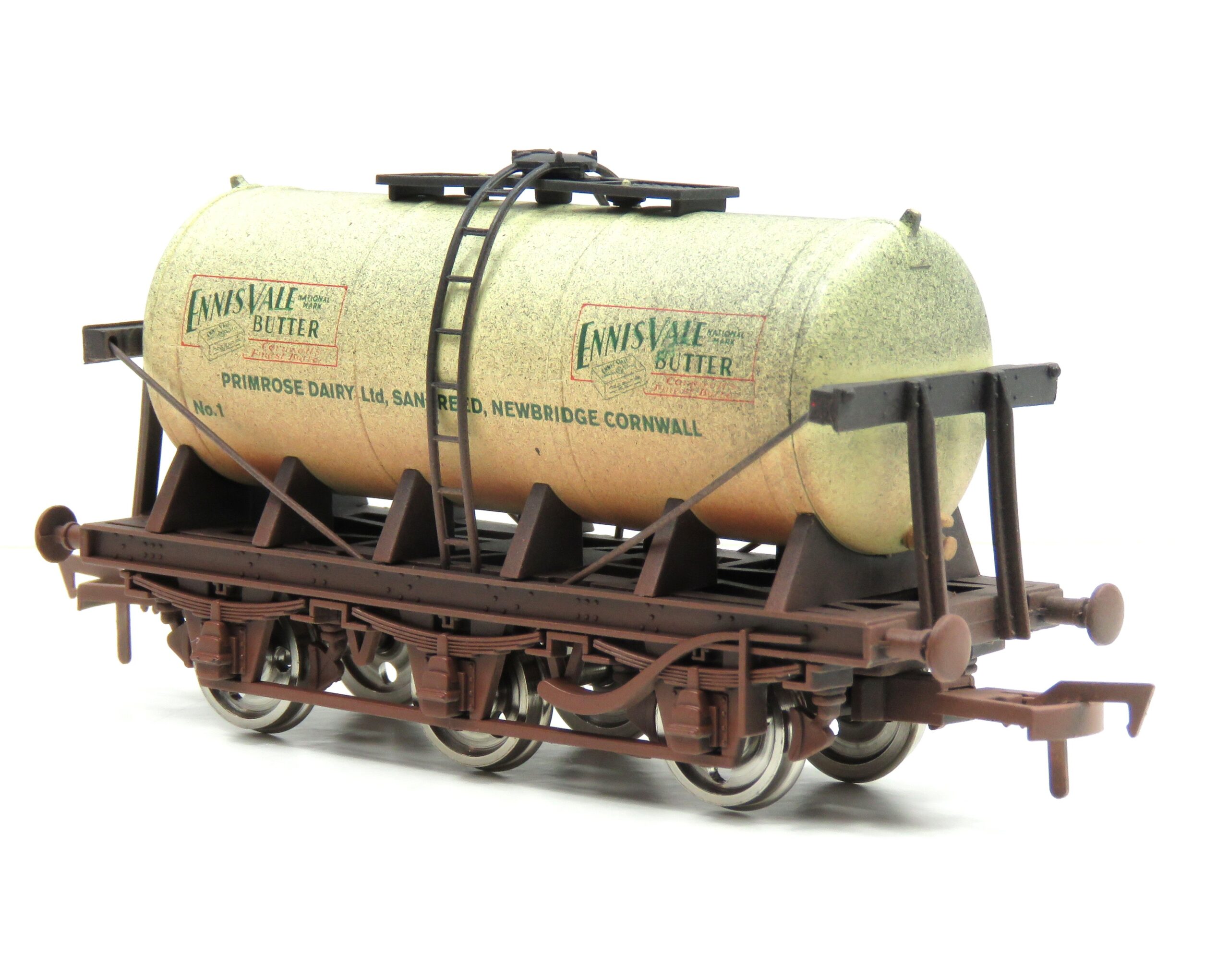 Dapol 4F-031-150, 6 Wheel Milk Tanker Ennis Vale Butter Weathered Finish OO Gauge
