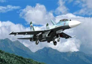 Trumpeter PKTM02270 Sukhoi Su-27UB Flanker C - 1:32 Scale