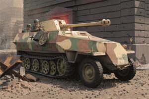 Trumpeter PKTM00943 German Army SdKfz 251/22D WWII Half-Track Armoured Personnel Carrier - 1:16 Scale