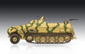 Trumpeter PKTM07404 German Army WWII SdKfz 8 12t Armoured Half-Track Vehicle - 1:72 Scale