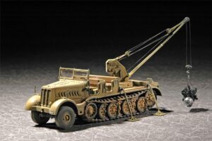 Trumpeter PKTM07253 SdKfz 9 18ton Half-track w/ 6T Bilstein Crane Early - 1:72 Scale