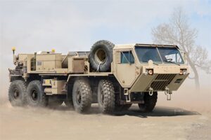 Trumpeter PKTM01083 US Army M984A2 HEMTT Wrecker Vehicle - 1:35 Scale