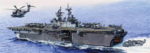 Trumpeter PKTM05615 US Navy USS Iwo Jima LHD-7 Amphibious Assault (ship) - 1:350 Scale