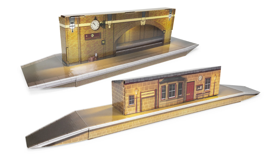 Hornby R9370SSM Playtrains - Playtrains Hogwarts Express Train Set with Steam OO Gauge